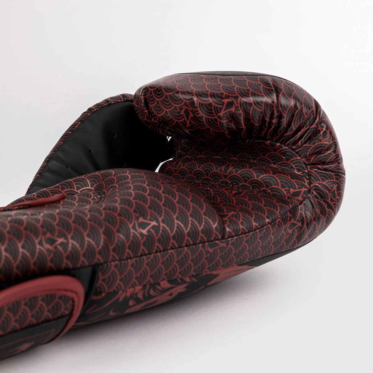 Gants de boxe Venum Assassin's Creed Shadows Rouge-noir  - Image 3