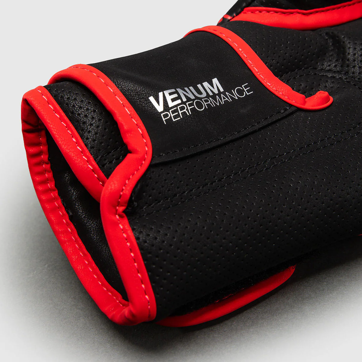 Gants de boxe Venum Matupa Noir-rouge  - Image 5