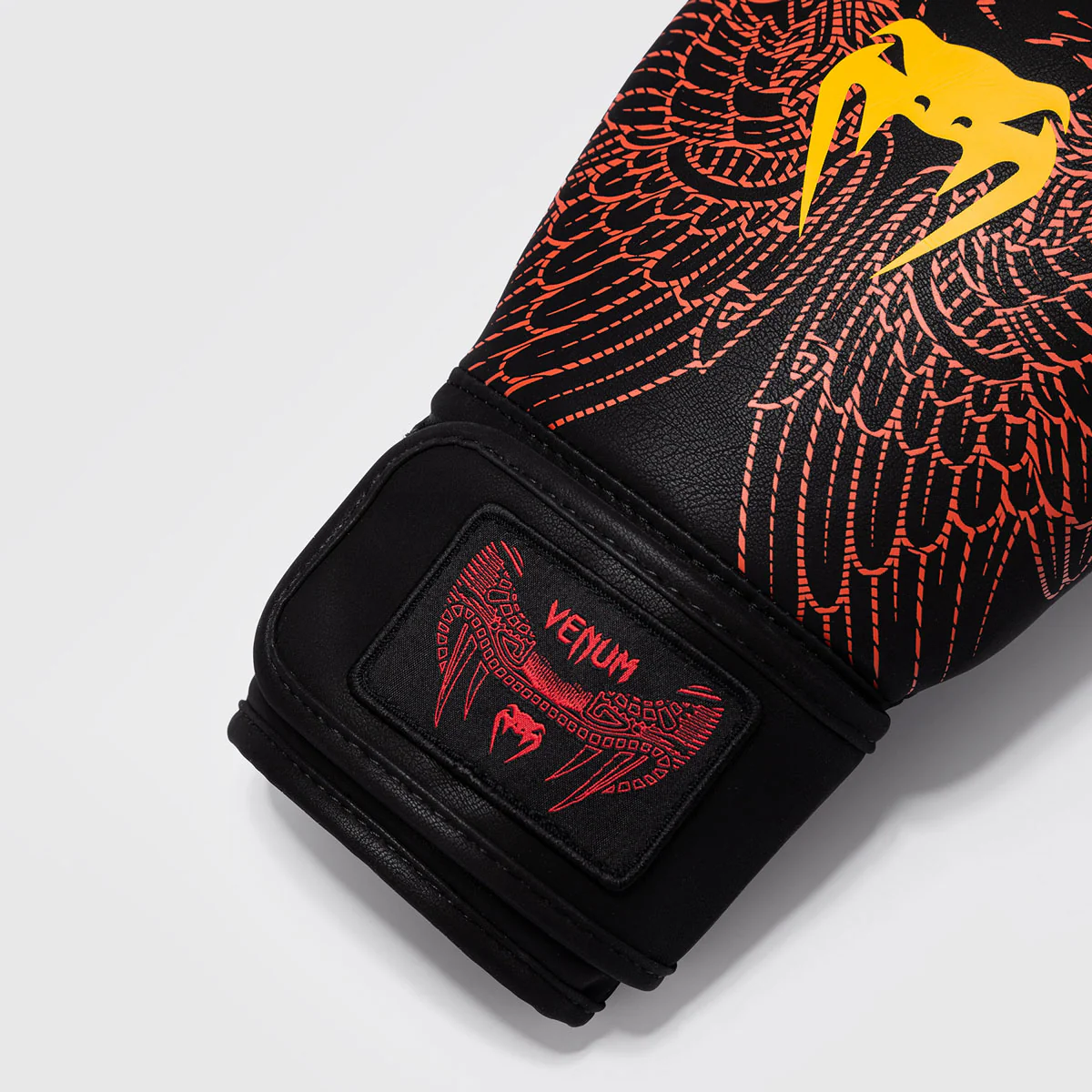 Gants de boxe Venum Quetzal Fury Noir-rouge  - Image 5