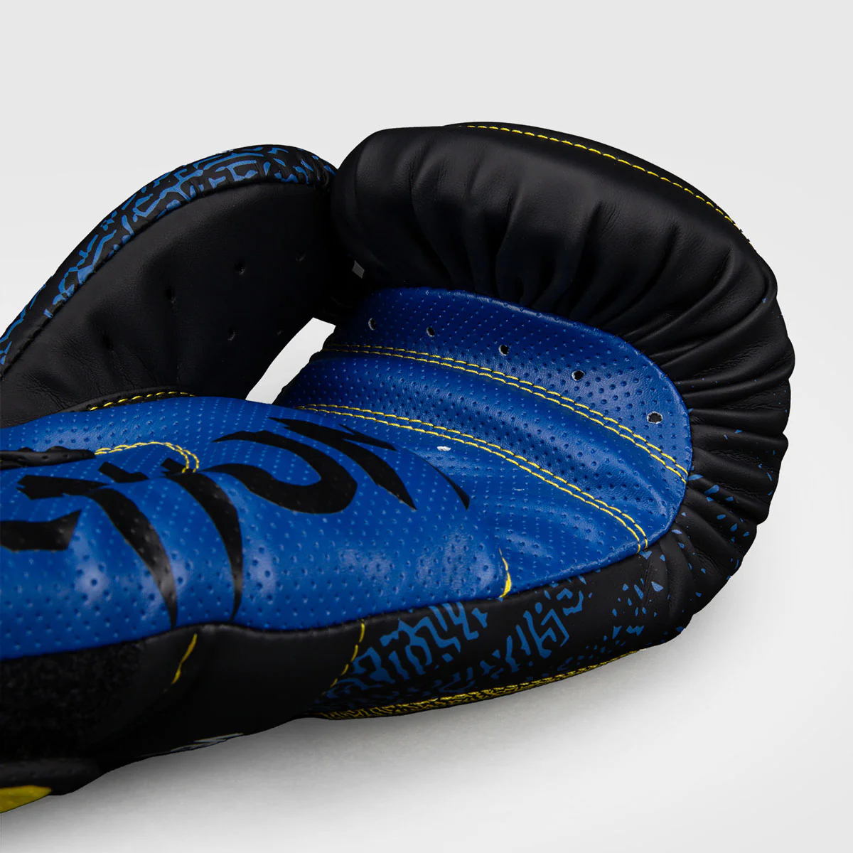 Gants de boxe Venum Tekken 8 King Noir-jaune  - Image 6