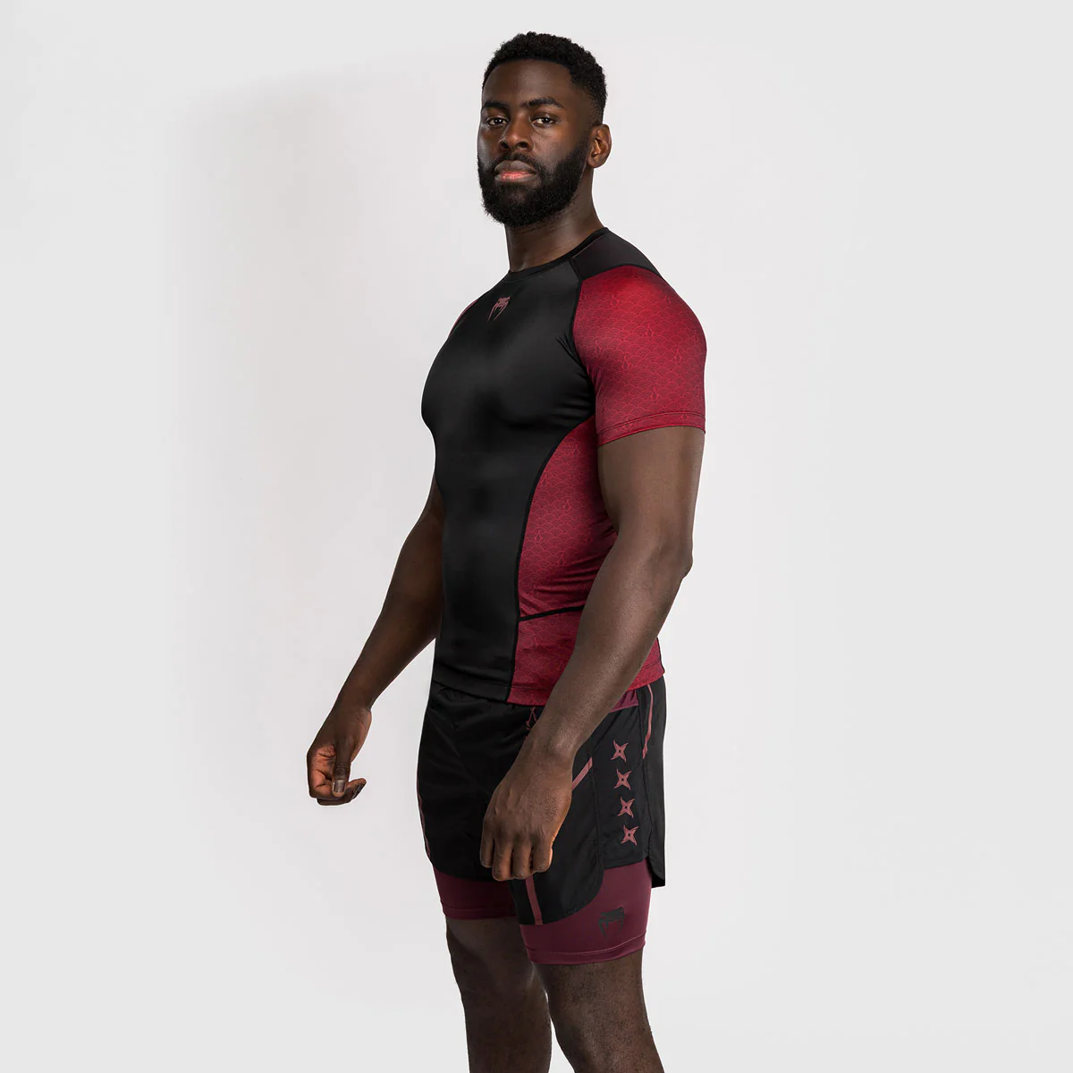 Rashguard Venum Assassin's Creed Shadows manches courtes Rouge-noir  - Image 4