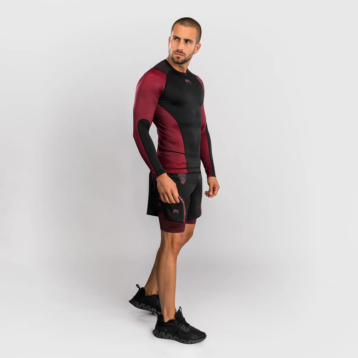Rashguard Venum Assassin's Creed Shadows manches longues Rouge-noir  - Image 6
