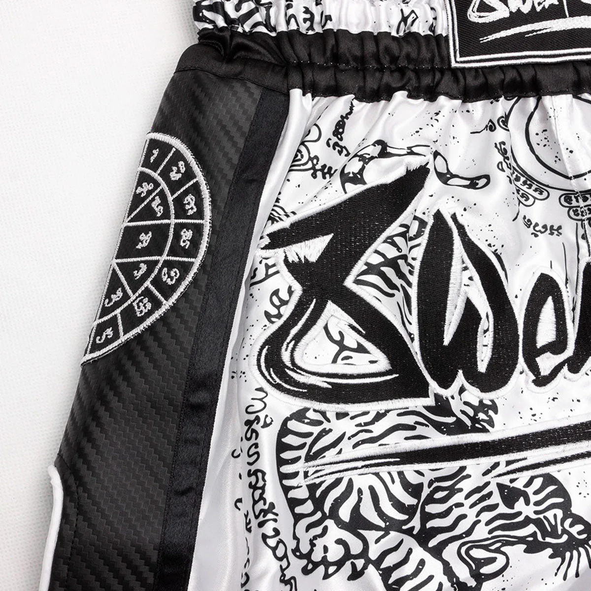 Shorts de kick-thai 8 Weapons Carbon Sak Yant Tigers  - Image 10
