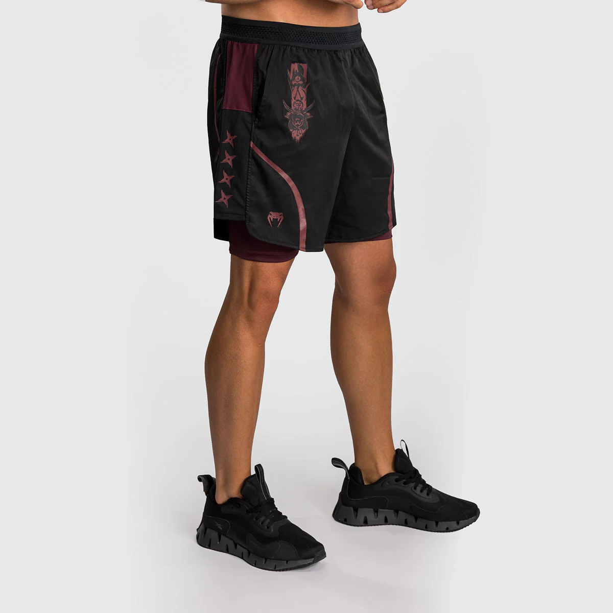 Shorts d'entraînement Venum Assassin's Creed Shadows Rouge-noir  - Image 2