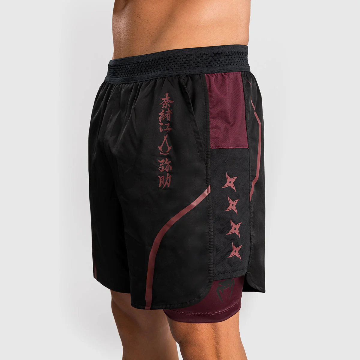 Shorts d'entraînement Venum Assassin's Creed Shadows Rouge-noir  - Image 4