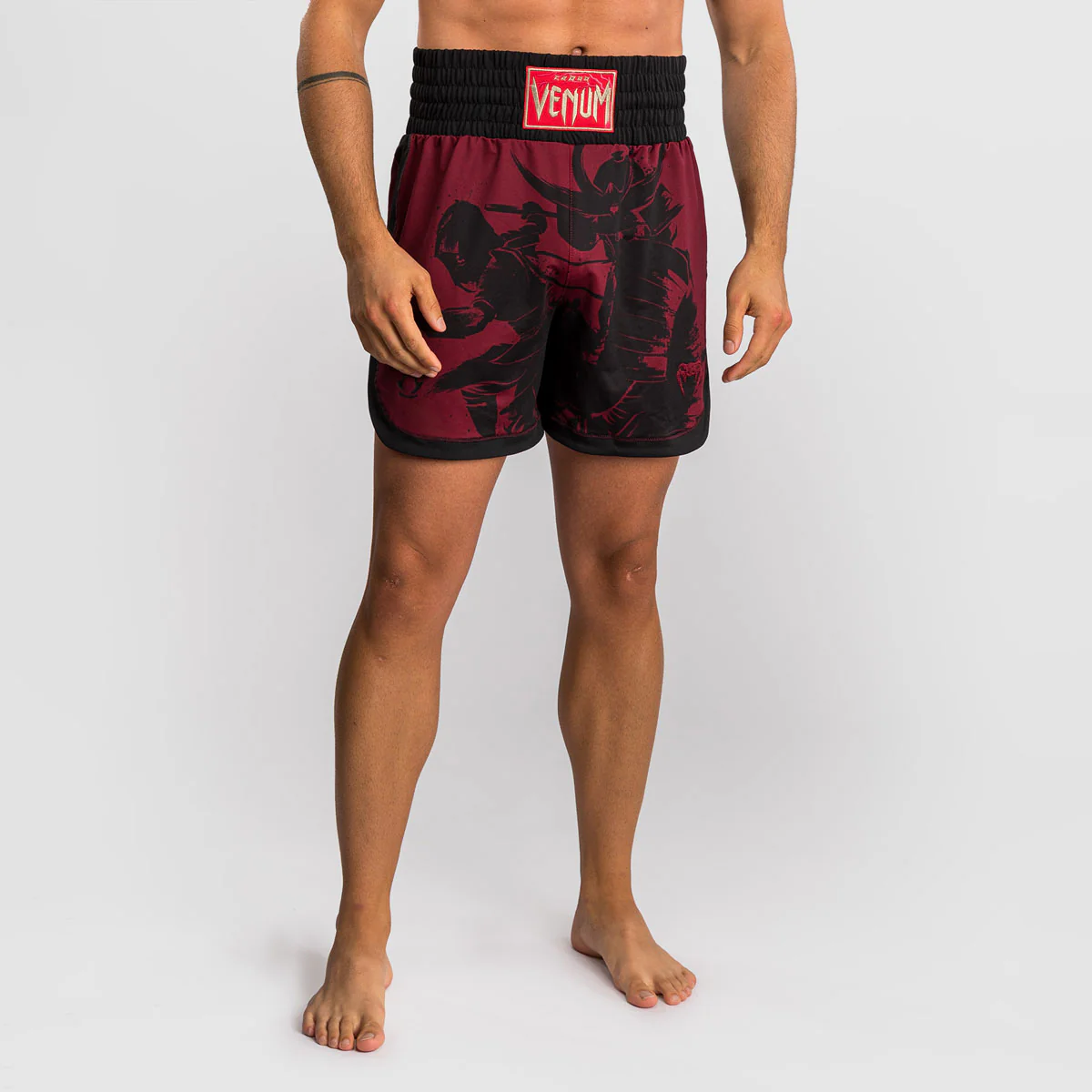 Shorts kick-thaï Venum Assassin's Creed Shadows Rouge-noir 