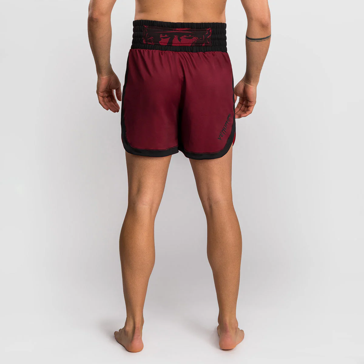 Shorts kick-thaï Venum Assassin's Creed Shadows Rouge-noir  - Image 3