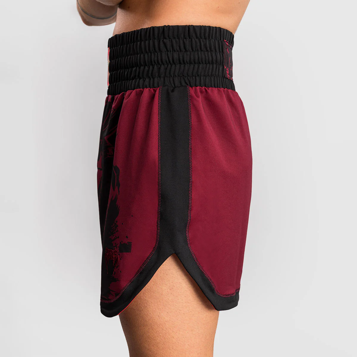 Shorts kick-thaï Venum Assassin's Creed Shadows Rouge-noir  - Image 5