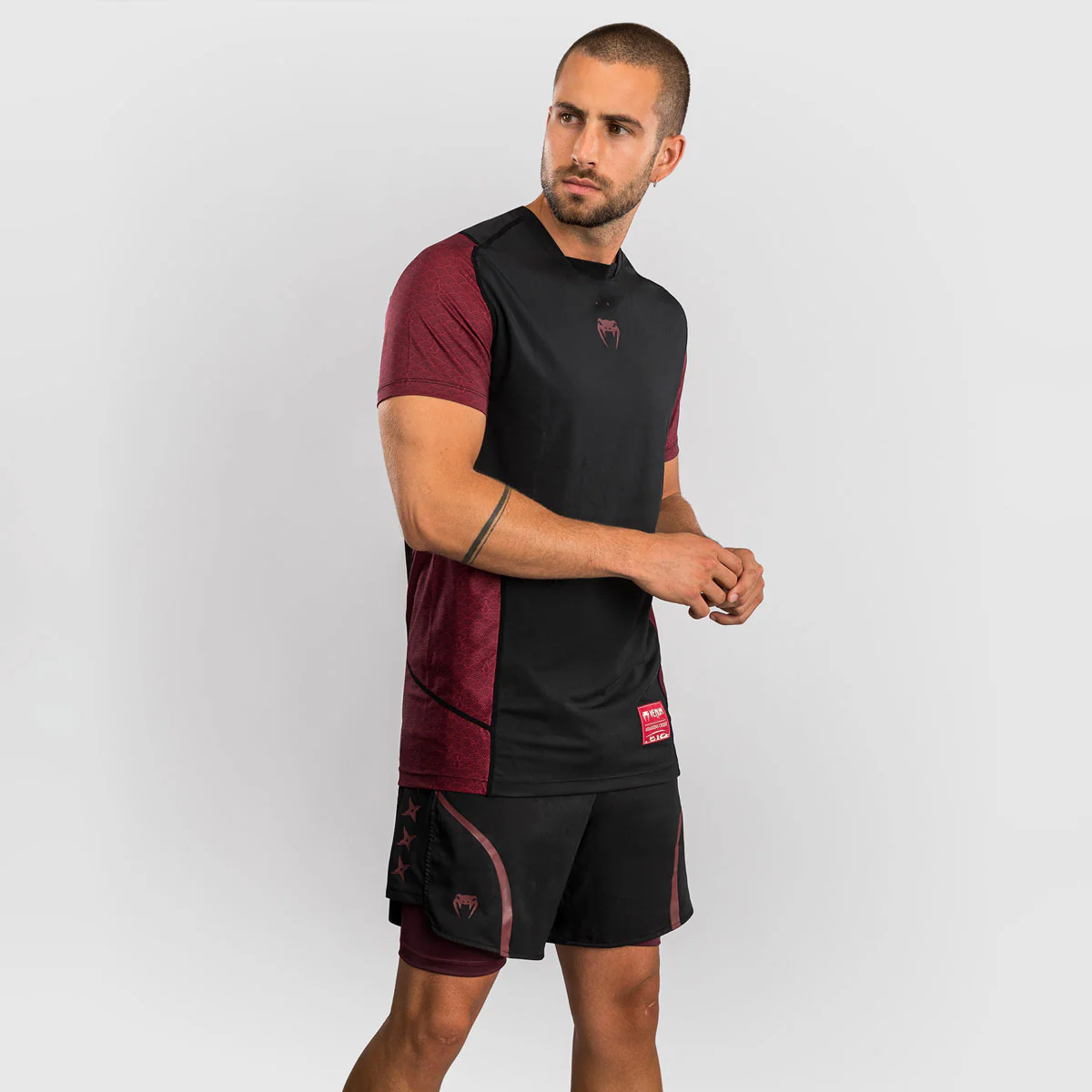 T-shirt Venum Assassin's Creed Shadows Dry Tech Rouge-noir  - Image 3